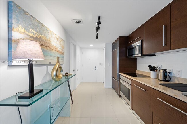 Building Photo - 465 Brickell Ave