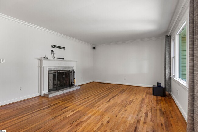 Building Photo - 112 N Rockview Dr
