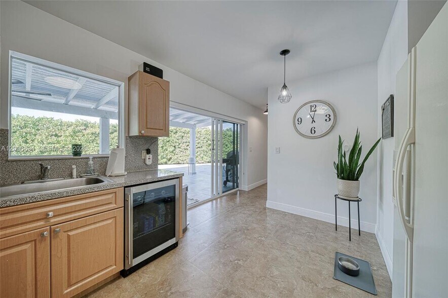 Building Photo - 10600 SW 80th Ct