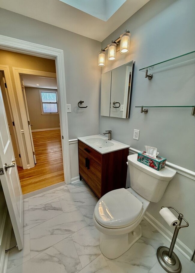 Building Photo - RARELY Offered completely RENOVATED PACKER PARK 3 Bedroom/2.5 Bath HOME w/ Central AC-HARDWOOD Fl...