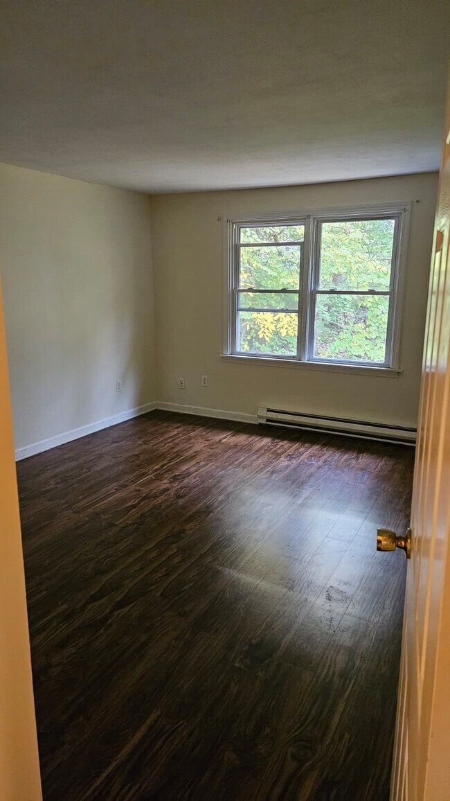 Building Photo - 165 Alice St