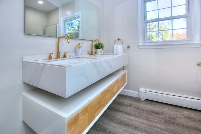 Building Photo - 19 Woodchuck Ct