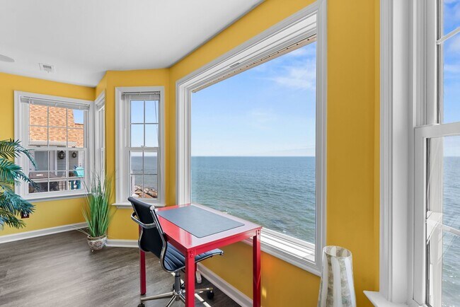 Building Photo - Grand View 115