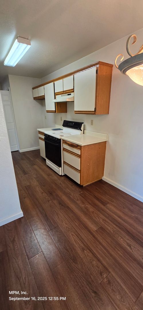 Building Photo - X41 Thomas Court (41,45,49)