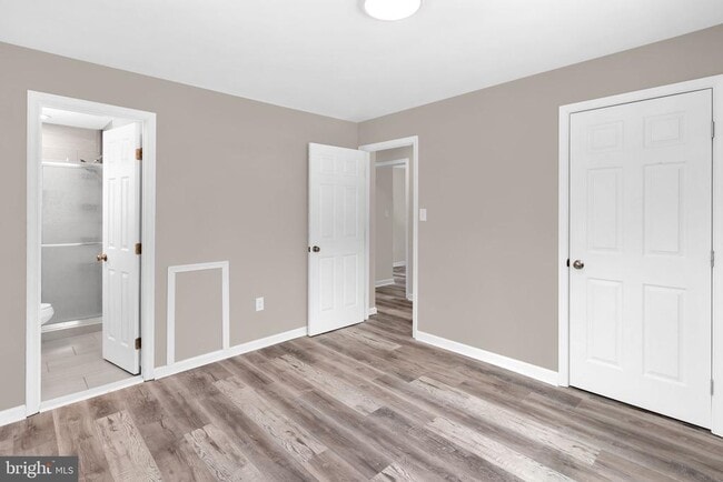 Building Photo - 383 Sollers Wharf Rd