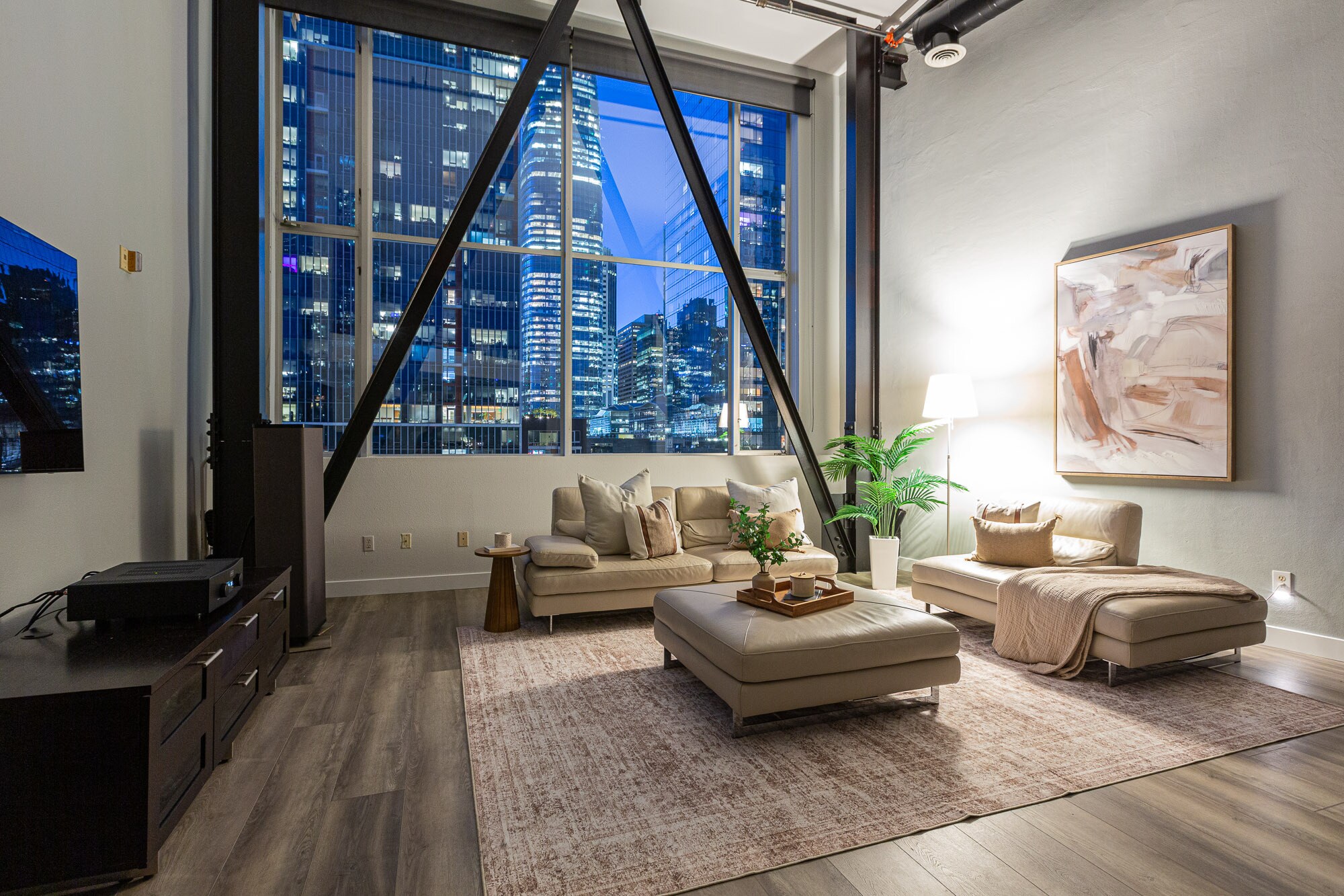 Building Photo - 346 1st St