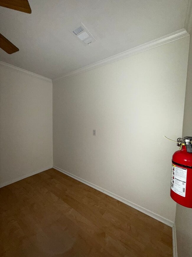 Building Photo - 22 Avon Dr