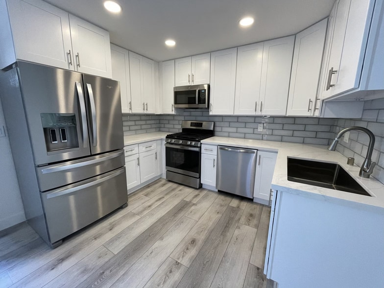 Primary Photo - 345-379 Cedar St