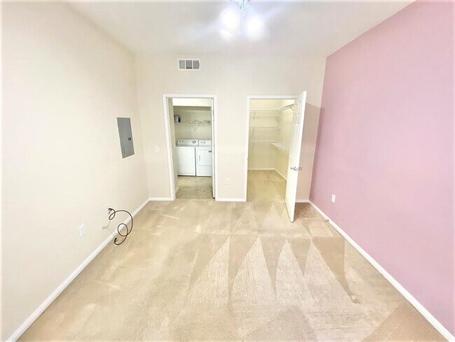 Building Photo - COZY ONE BEDROOM CONDO IN GUARD GATED COMM...