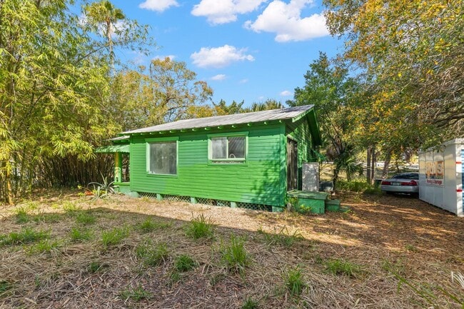 Building Photo - Historic Hyde Park Gem: Fully Renovated 2-...