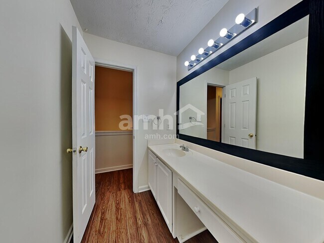 Building Photo - 1831 Green Oak Cir