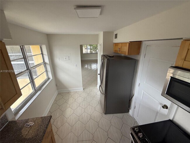 Building Photo - 1540 NE 191st St