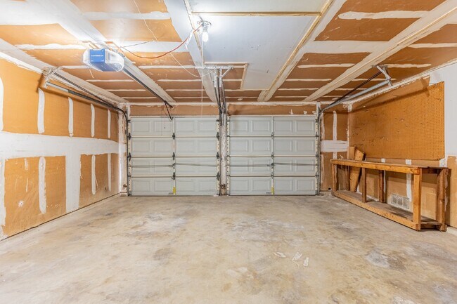 Building Photo - 2943 Keslake St