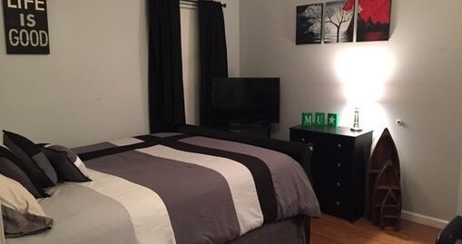 Building Photo - 1416 7th Ave