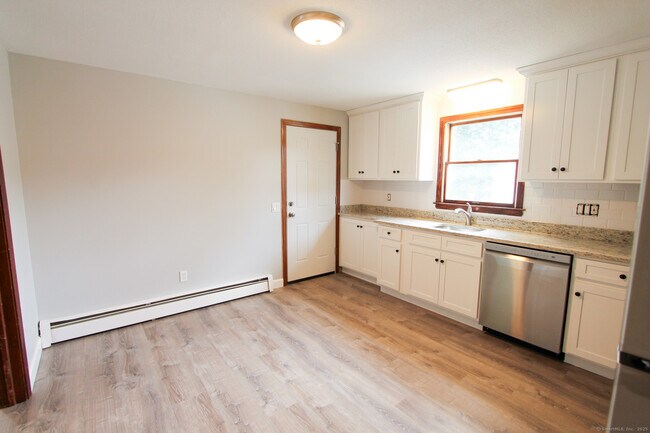 Building Photo - 17 Pinehurst Ave