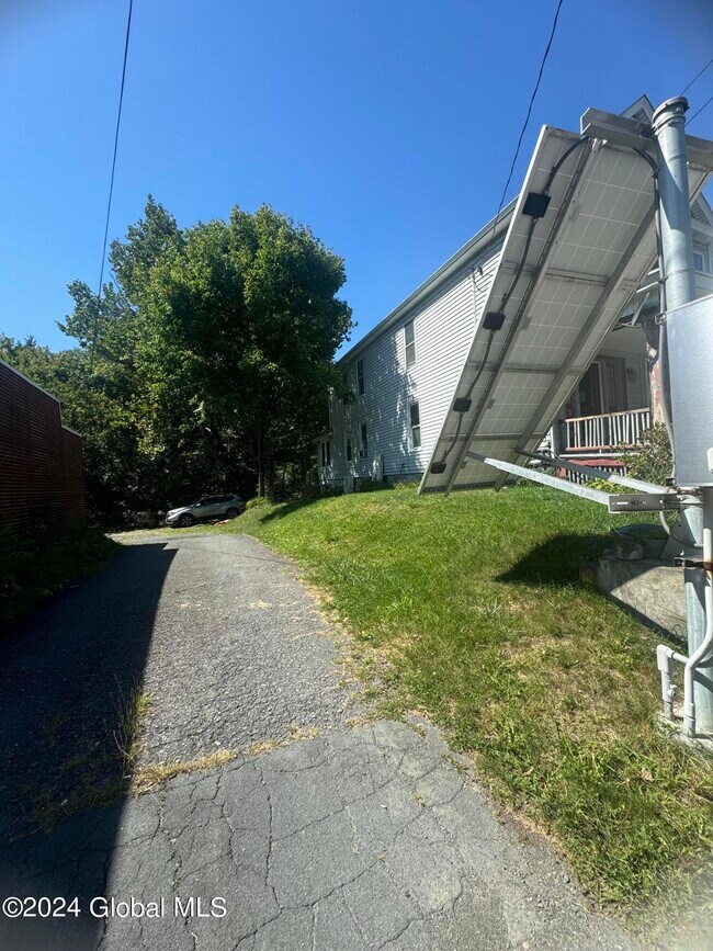 Building Photo - 776 Pawling Ave