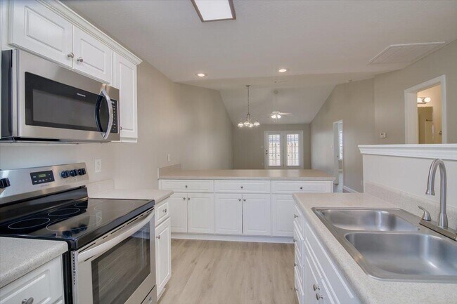 Building Photo - 608 Mickelson Way