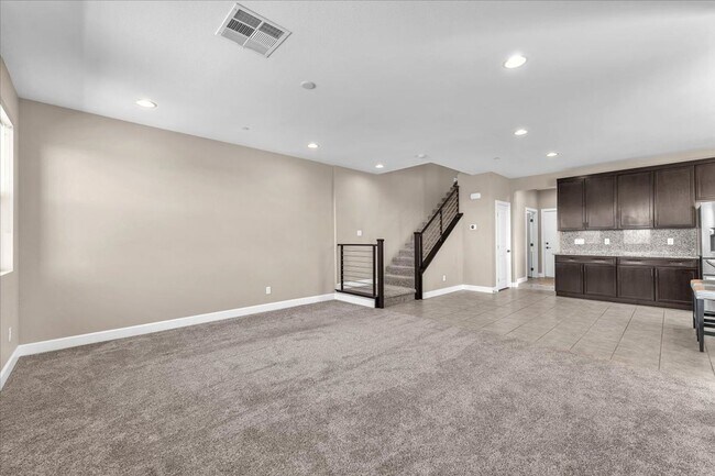 Building Photo - 4-Bedroom Tuscany Townhome with Strip & Golf Course Views