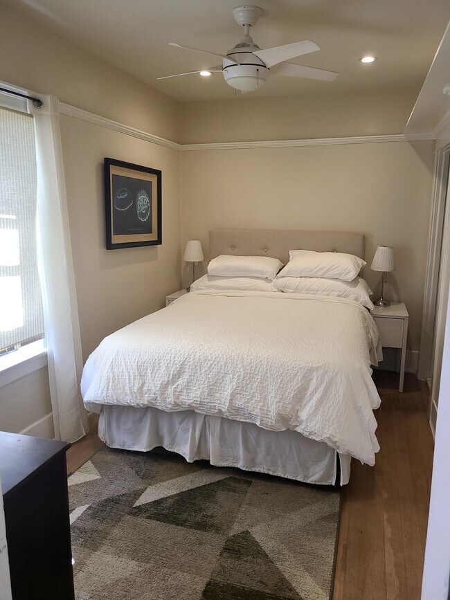 Building Photo - 36 19th Pl