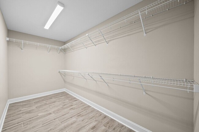 Building Photo - Pet Friendly Four Bedroom!