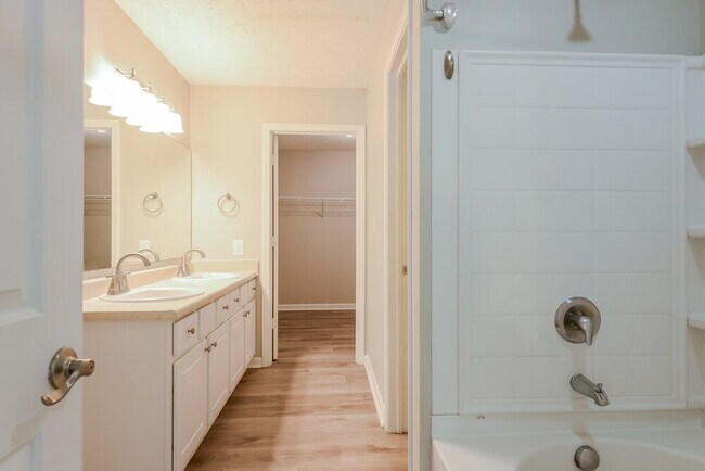 Building Photo - 8116 Melbourne Ln