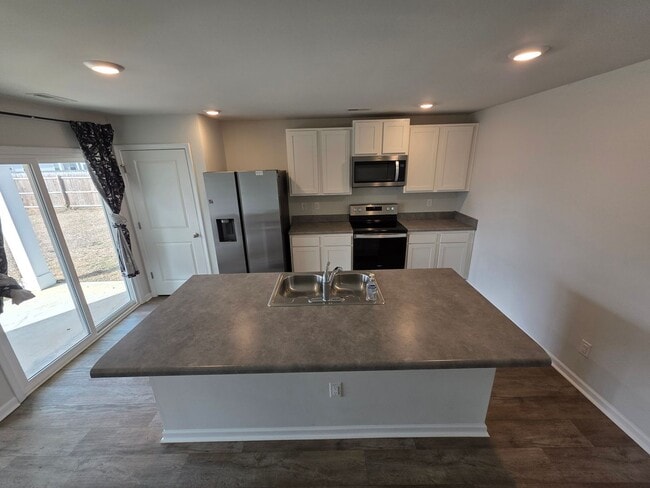 Building Photo - 3 BR 2 BA in Towne Pointe