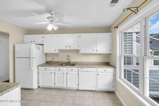 Building Photo - 366 Sequoia Ct