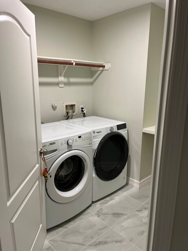 Building Photo - 21806 Silverpeak Ct