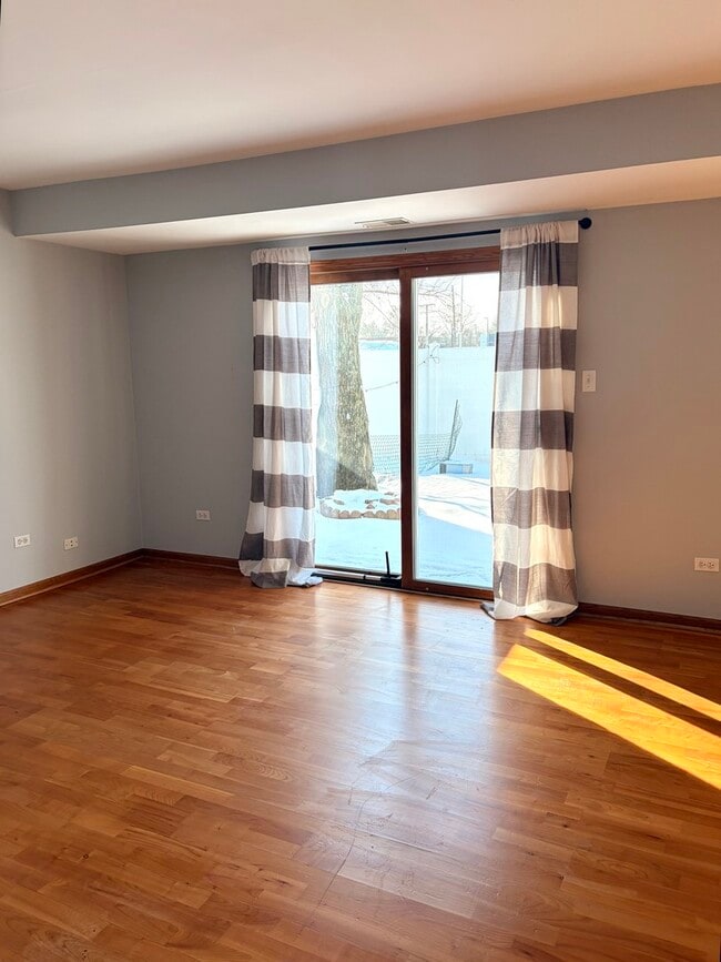 Building Photo - 10956 S 76th Ave