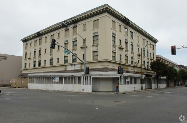 Building Photo - Wall Street Inn