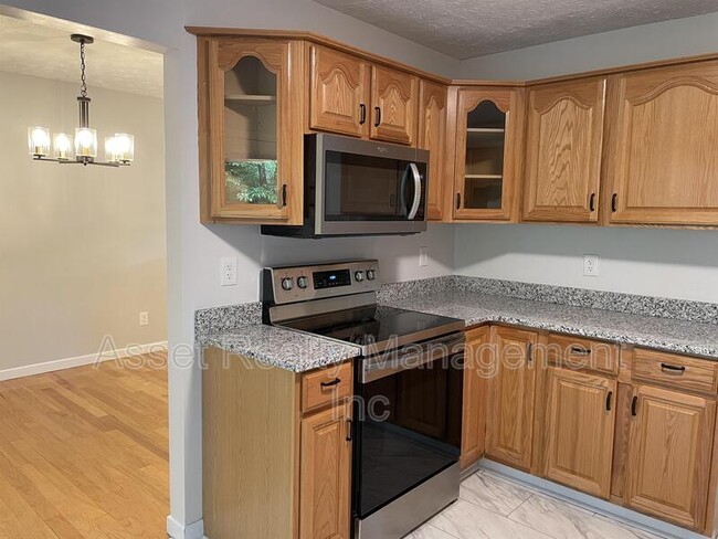 Building Photo - 608 Augustan Ln