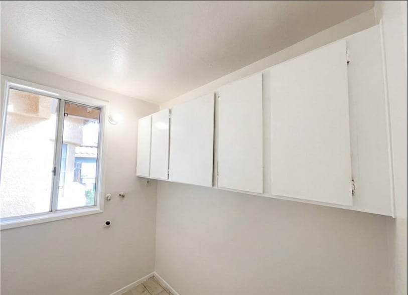 Building Photo - 25311 Chicago Ave