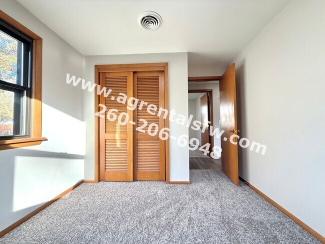 Building Photo - 3 Bedroom House