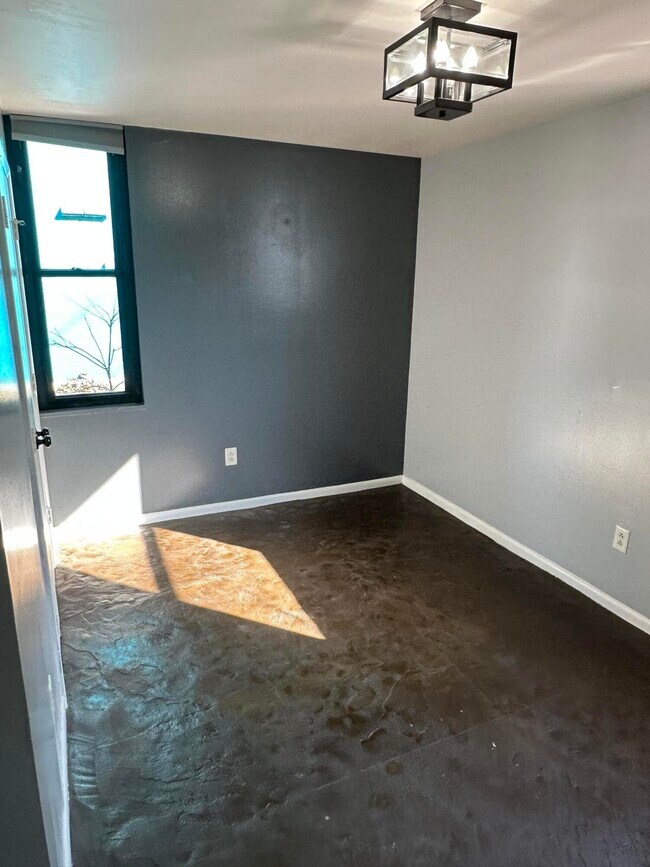 Building Photo - 705 Wilkinson Blvd