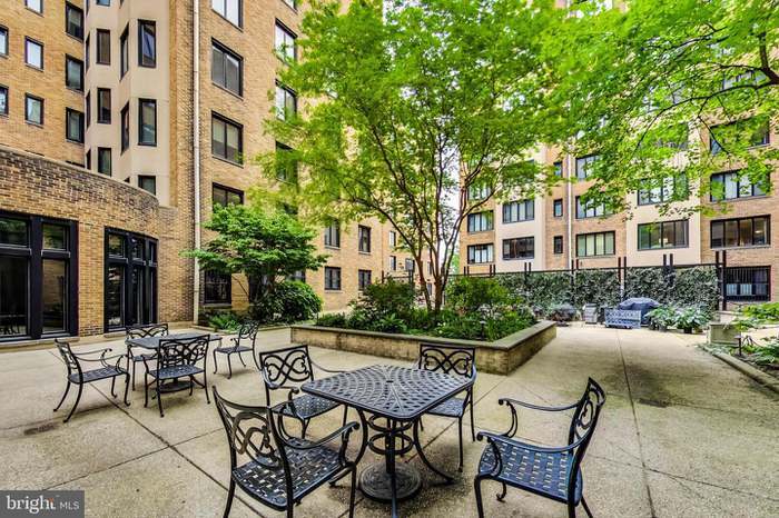 Courtyard patio - 1701 16th St NW