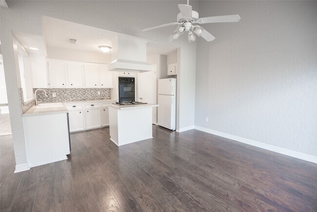 Building Photo - 13314 Ravensway Dr