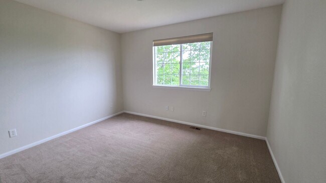 Building Photo - Spacious 5-Bedroom Home in Desirable Rock Creek – Fresh Updates & Fantastic Location!