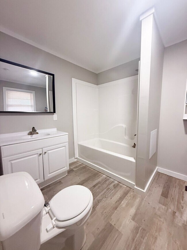 Building Photo - 3-Bedroom Single-Family Home with Hardwood Floors and Carport in Sparta