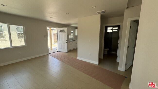 Building Photo - 806 N Grandee Ave