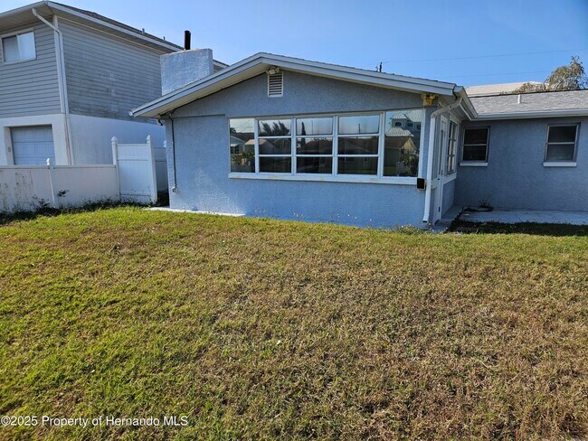 Building Photo - 13240 Starfish Dr