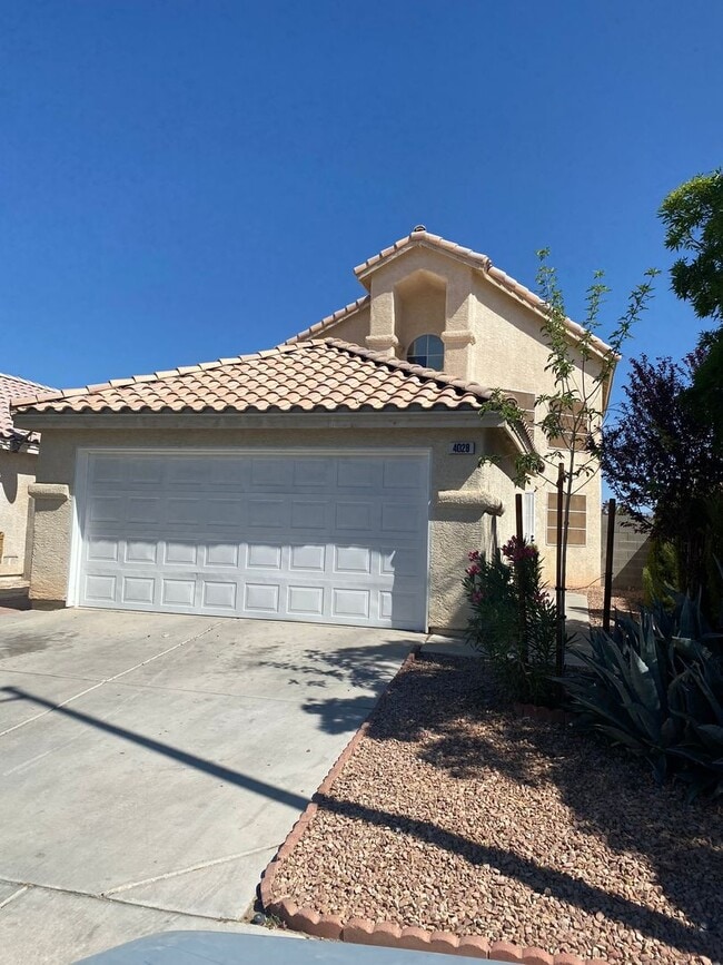 Building Photo - AMERICANA Property Mgmt - Remodeled 2 stor...