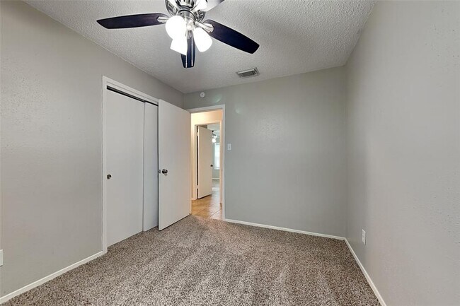 Building Photo - 18538 Spinney Ln