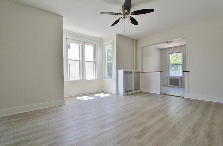 Living Room - 552 Cumberland St