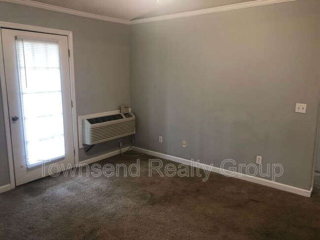 Building Photo - 1930 Gion St