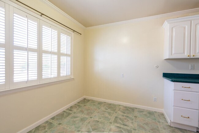 Building Photo - 3834 Colegrove St