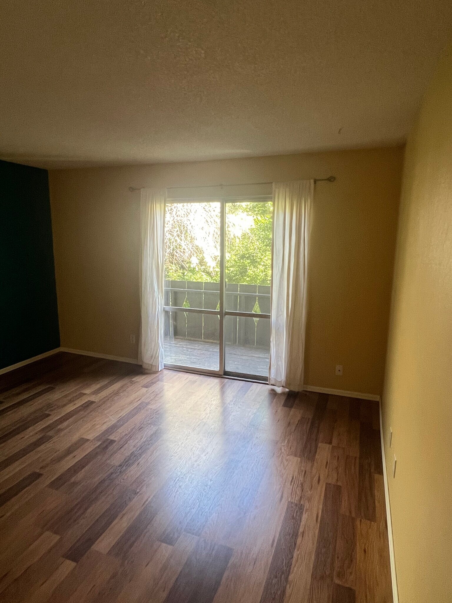 sunny living area - 3250 Oneal Cir