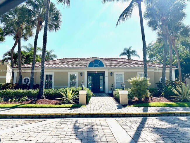 Building Photo - 977 Riverside Dr