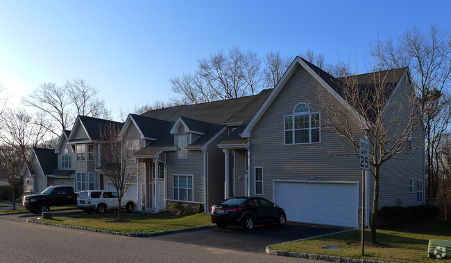 Building Photo - 25 Arielle Ct