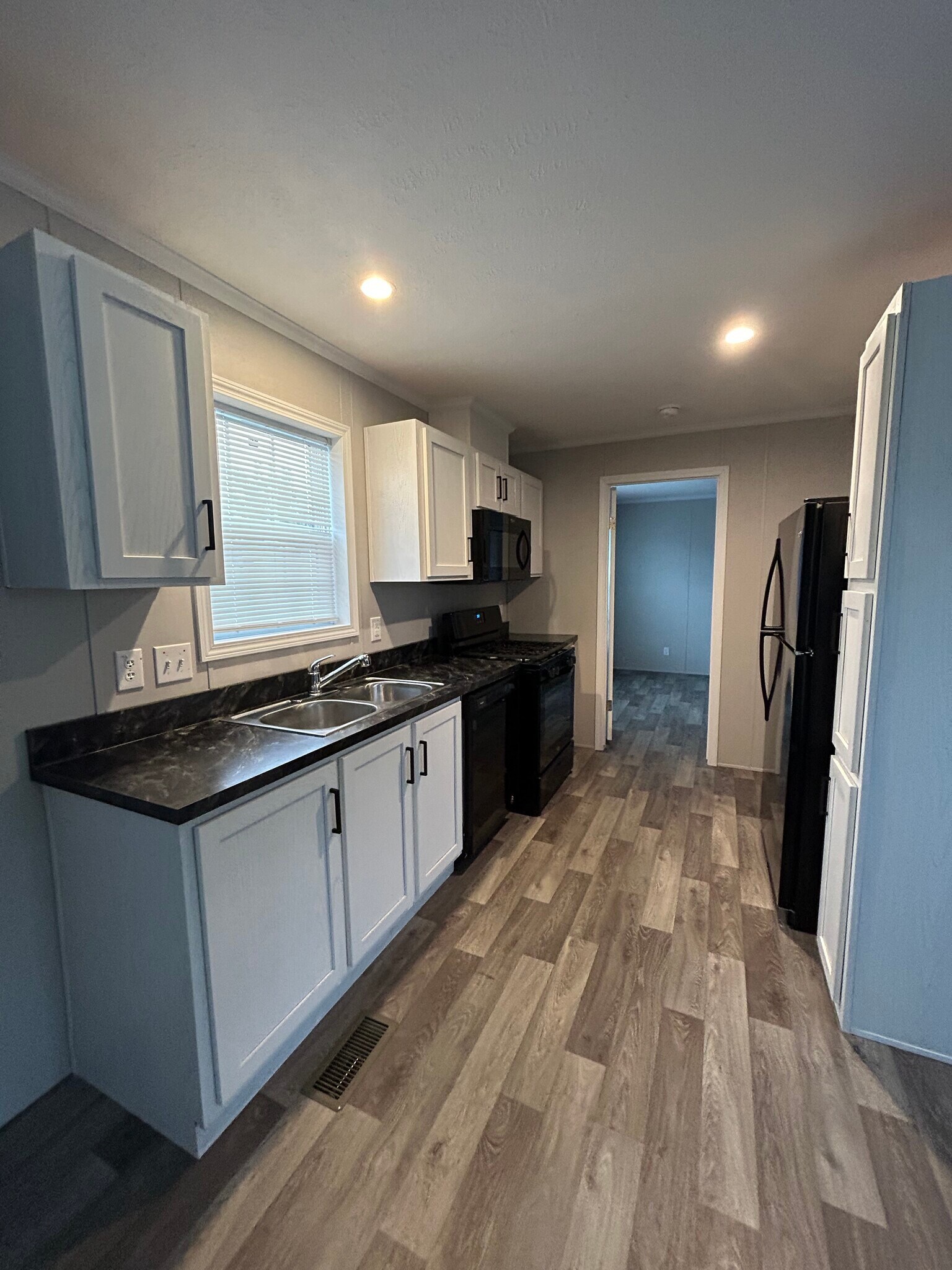 Building Photo - 2366 Harbor Dr