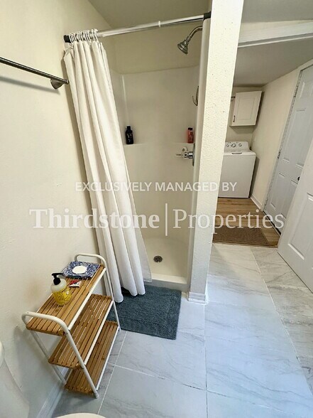 Building Photo - 672 Chestnut St